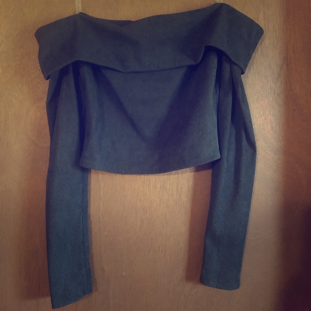 Off the Shoulder Long Sleeve Crop Top